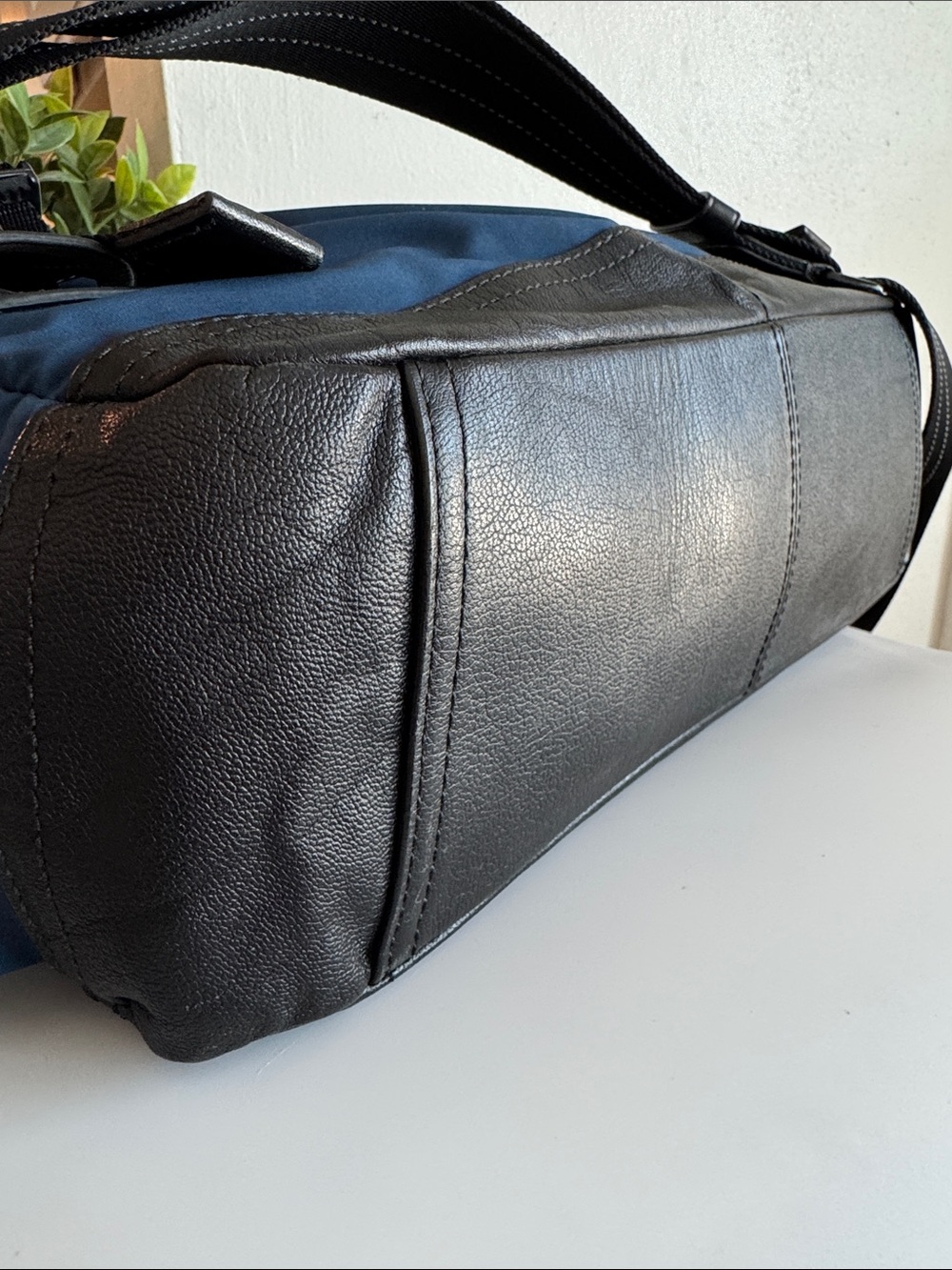Coach Messenger Laptop Computer Bag - Picture 4 of 8